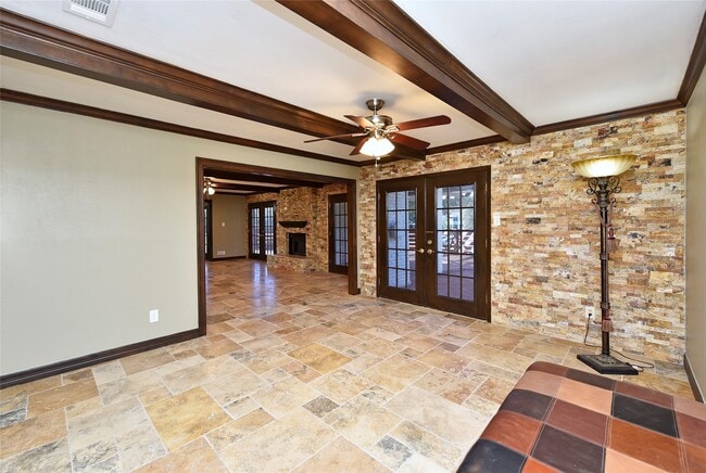 Photo - 2802 S Doral Dr