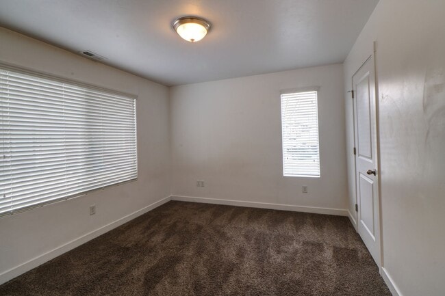 Photo - End Unit in Bluffdale