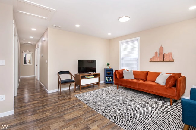 Photo - 1315 W 25th St