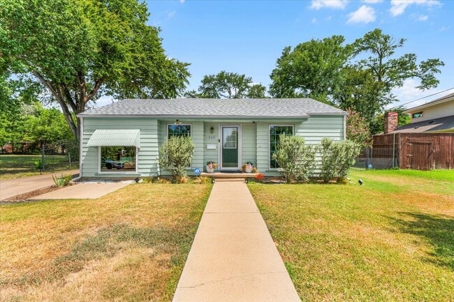 Building Photo - 3720 Oaklawn Dr