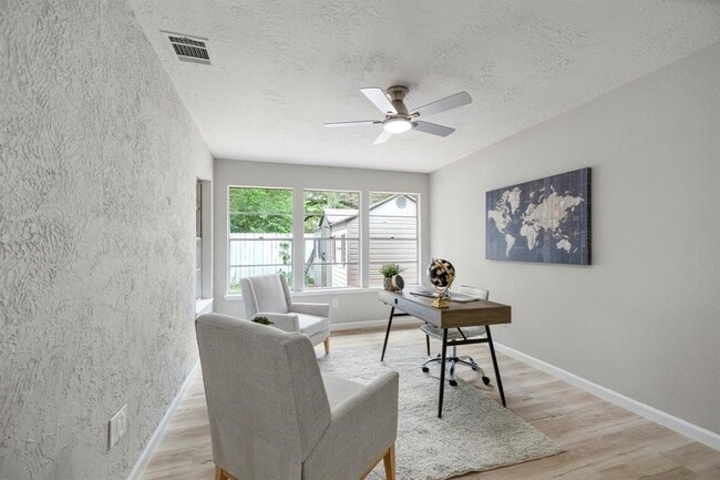 Photo - 1819 Redwood Ct