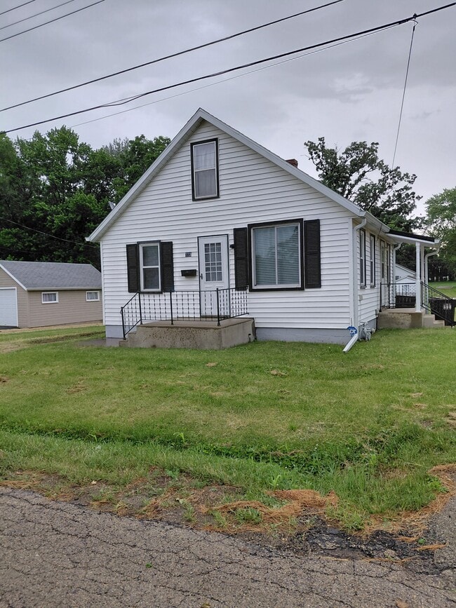 Building Photo - 723 N Hunt Ave