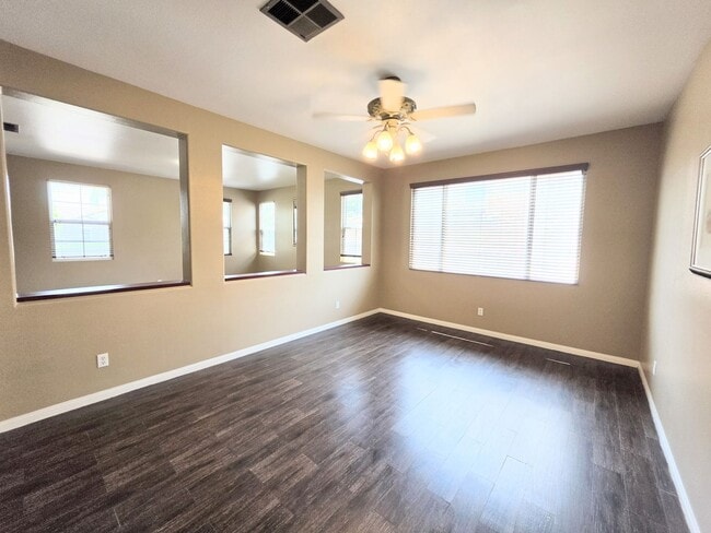 Photo - 30040 Cheveley Park St
