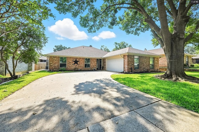 Photo - 2707 Edinboro Dr