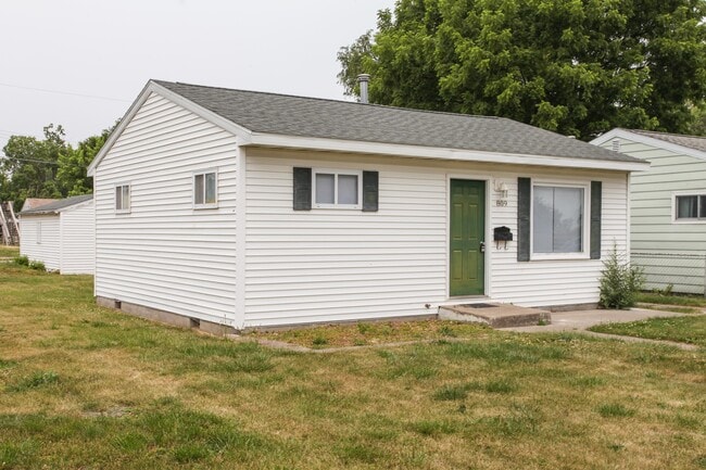 Photo - 809 N. SHERMAN