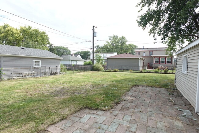 Photo - 161 W Franklin Dr