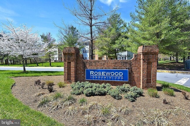 Building Photo - 18334 Streamside Dr Unit Streamside