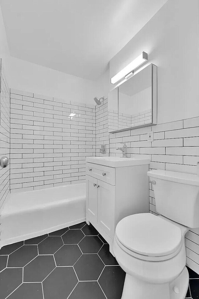 Photo - 5800 Arlington Ave