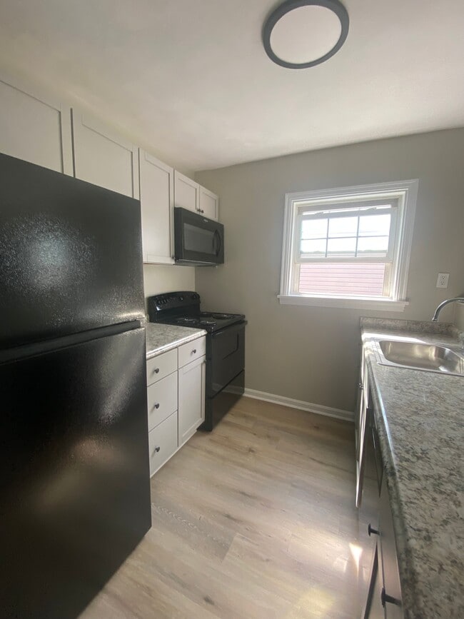 Photo - 533 Station St