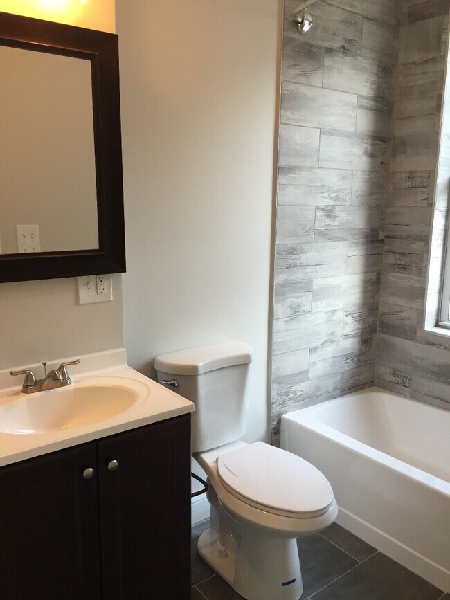 Photo - 241 Maverick St Unidad 2