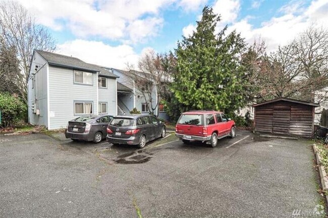 Building Photo - 2148 SW Holden St Unit B2 Rental