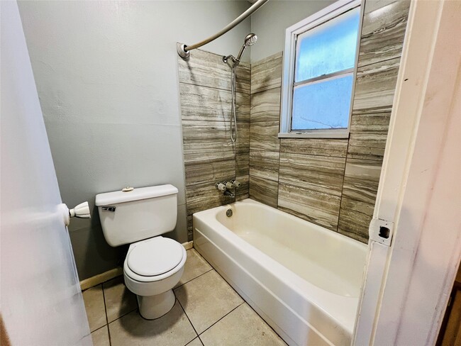 Photo - 422 Gamewood Dr