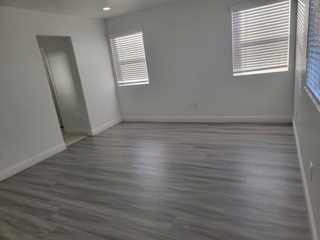 Photo - Must see - Won't last!  Spacious home with large back yard. Unidad U1