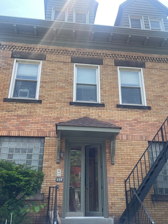 Building Photo - 229 S Fairmount St Rental