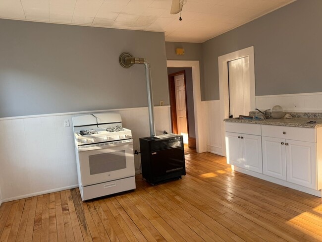 Building Photo - 7 Dartmouth St Unit 3 Rental
