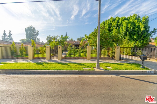 Photo - 5181 Densmore Ave