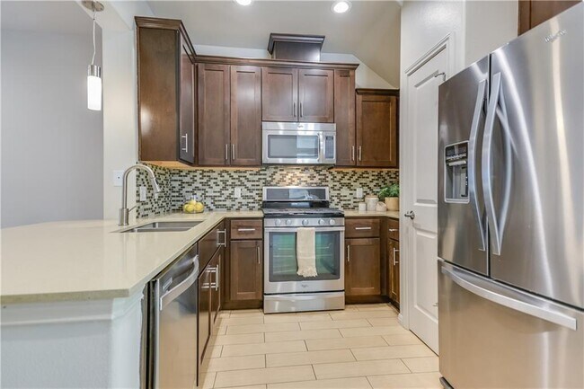 Photo - 124 Cumberland Rd Unit 303