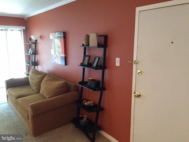 Building Photo - 10106 Campus Way S Unit 302