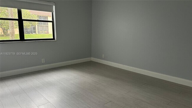 Photo - 200 Lakeview Dr Unit 111