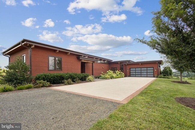 8425 Lee Hwy