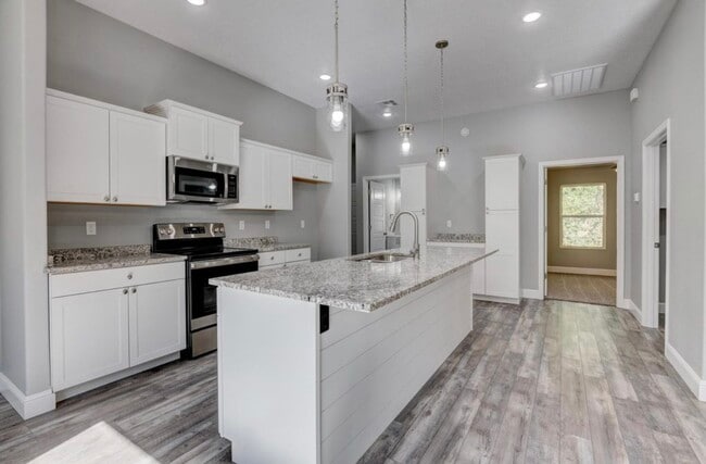 Stock image-Interior finishes may vary - 917 N Hall St