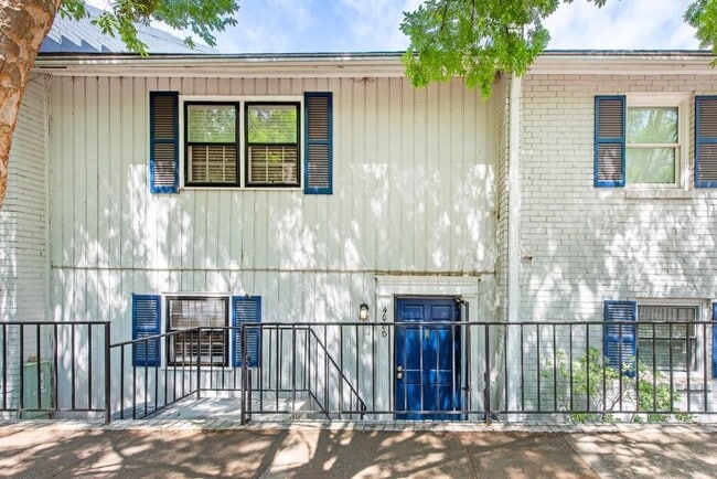 Building Photo - 408 Sycamore Dr Unit D Rental