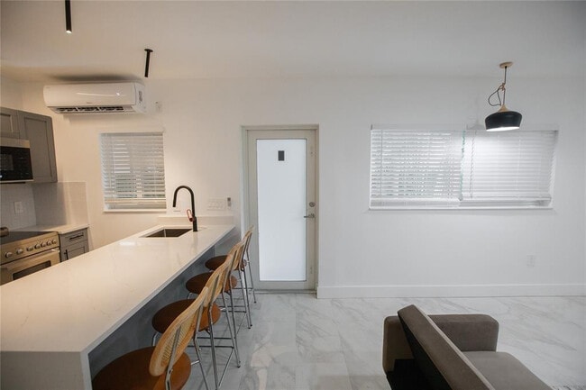 Photo - 1112 NE 17th Terrace Unidad 1