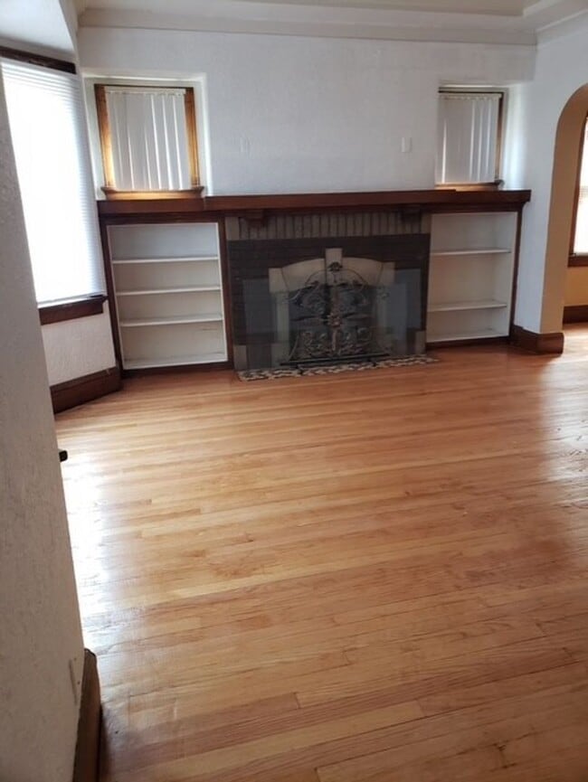 Building Photo - 2915N58thM Unit 2915-L