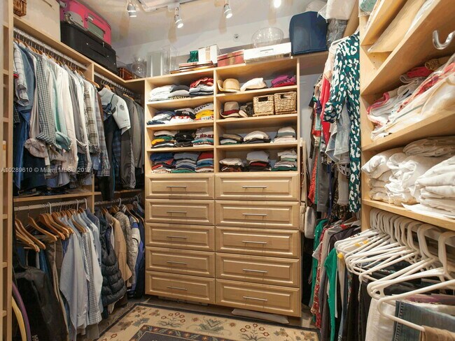 Photo - 140 Meridian Ave