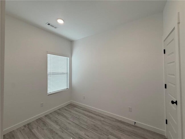 Photo - 851 Reading RR Ln