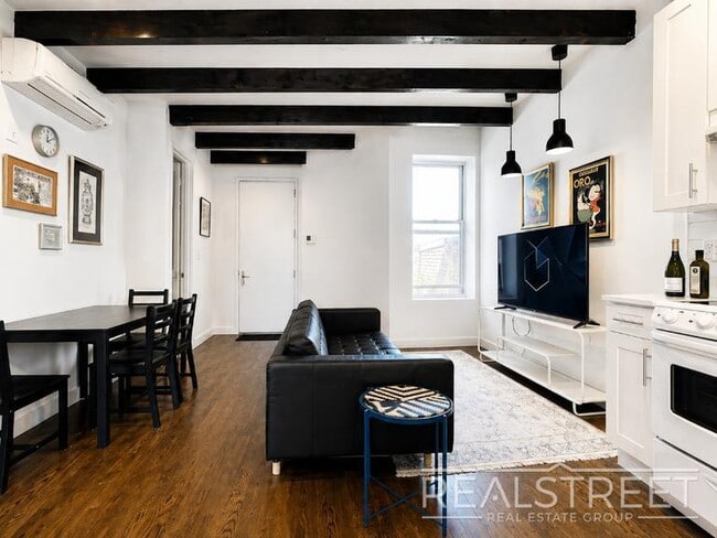 Building Photo - 3 BED 1.5 Bath in Bed Stuy