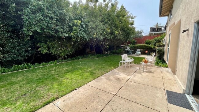 298 Country Club Dr