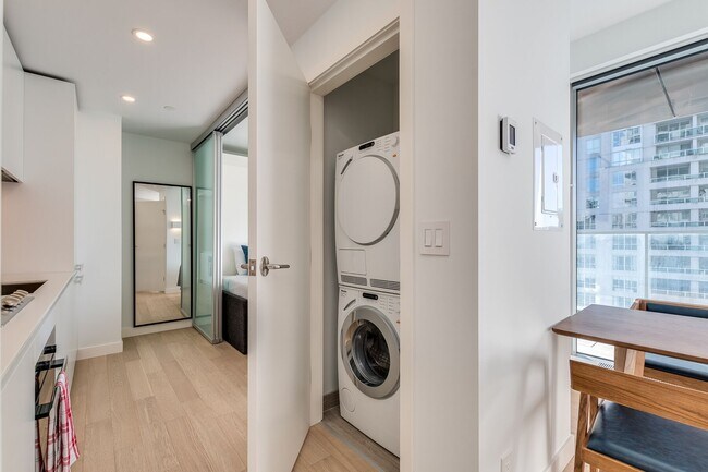 Photo - 1480 Howe St