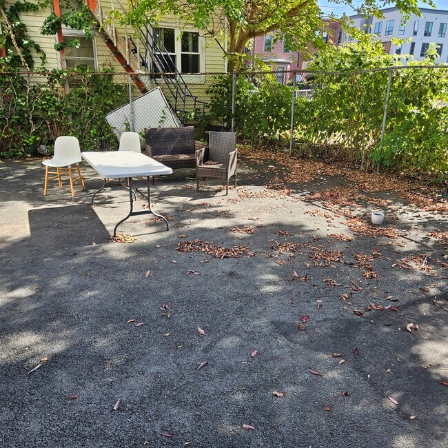 Building Photo - 384 Washington St Unit 1