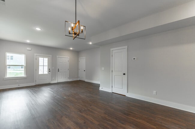 Photo - 4713 Heiskell Dr