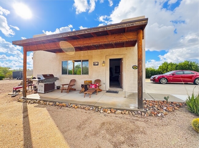 Photo - 1033 E Irvine Rd