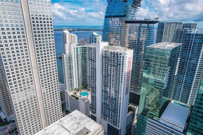 Building Photo - 340 SE 3rd St Unit 2606