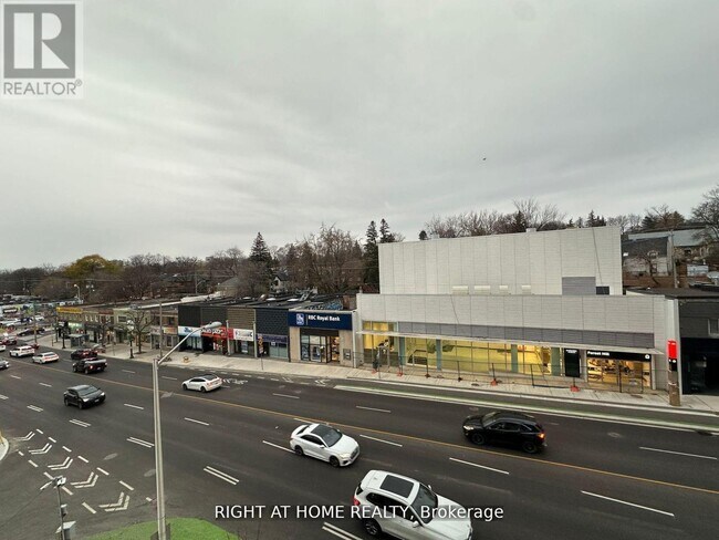 Photo - 2020 Bathurst St Unité 320