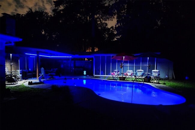 Building Photo - 4642 Deer Point Dr