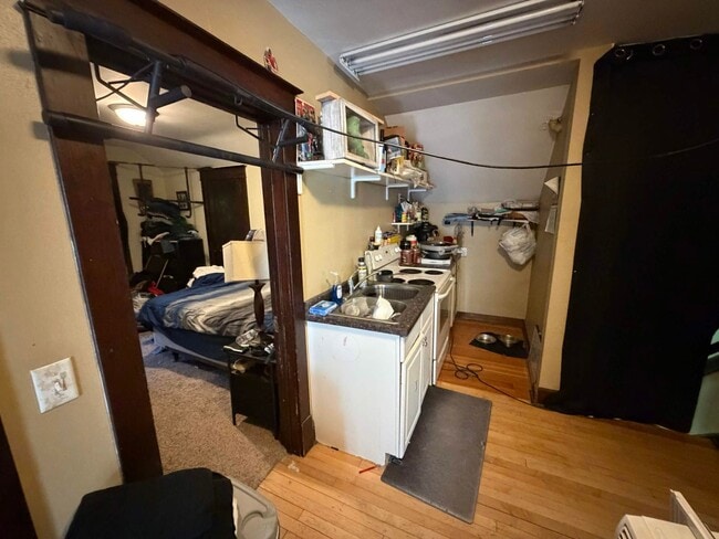 Photo - 1712 Summit St Unit 2