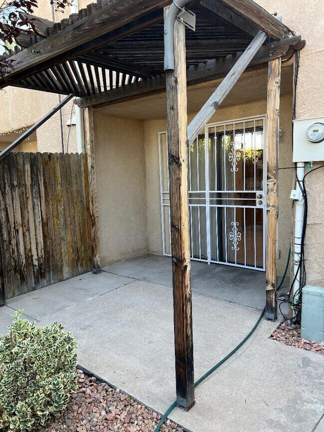Photo - 6041 Sequoia Rd NW