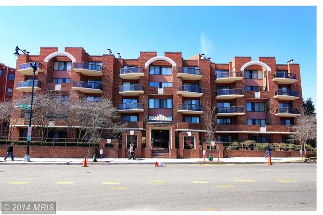 Building Photo - 2320 Wisconsin Ave NW Unit 108