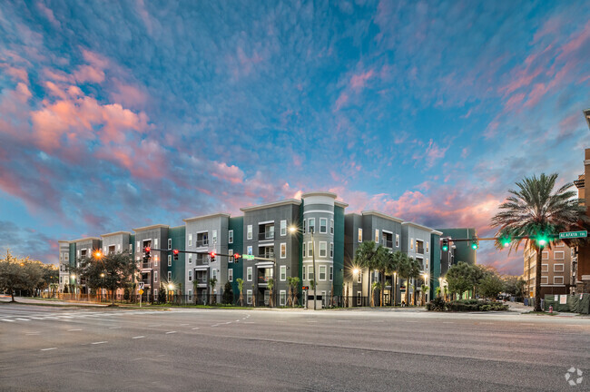 Directly Across from UCF - The Aves @ Twelve 100 Rental