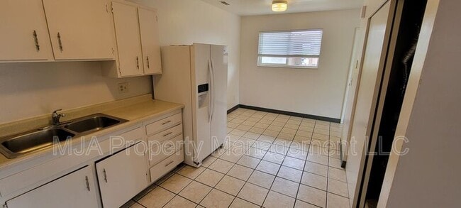 Photo - 752 Irving St Unit 752 Apt 3