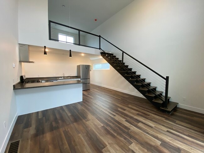 Building Photo - 1419 S Otsego Ave Unit Apt 1
