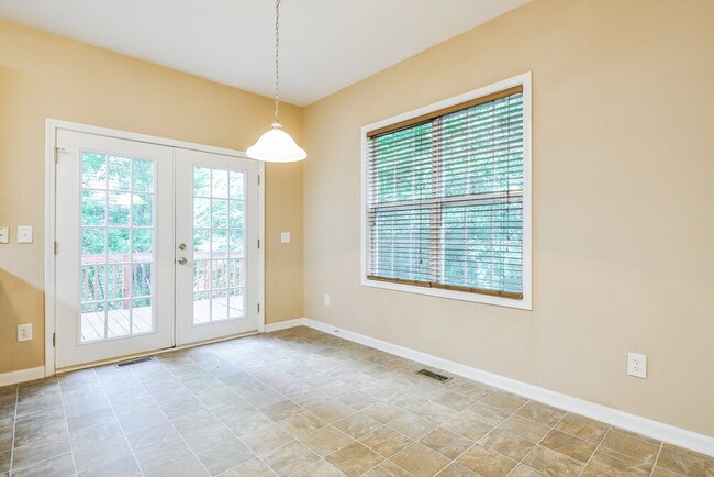 Photo - 136 Roan Dr