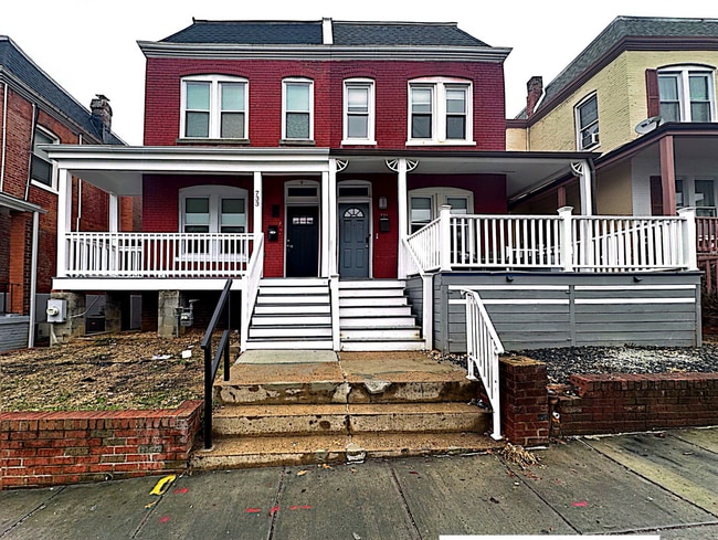 Building Photo - 733 Gresham Pl NW
