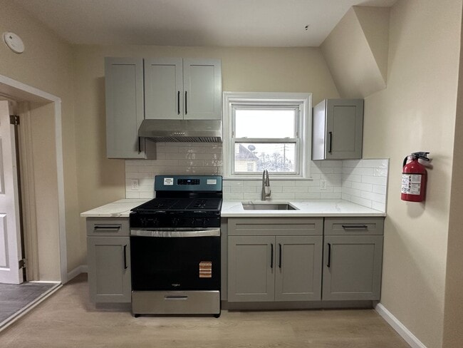 Photo - 618 Carlock Ave Unit Apt 2