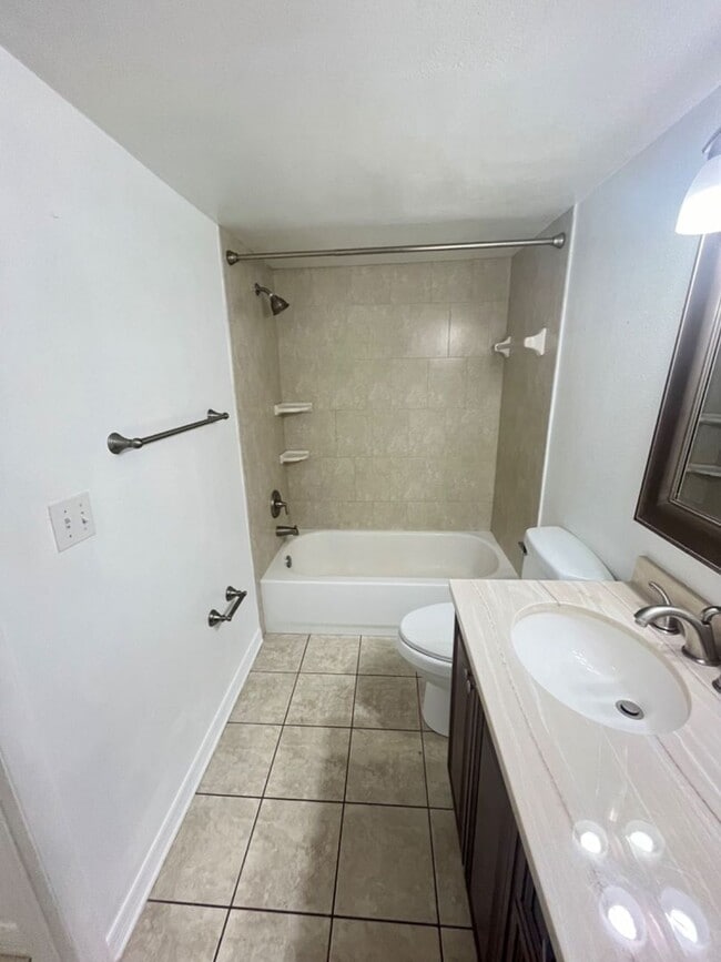 Photo - Nice 1/1 apartment - move in now no rent till January