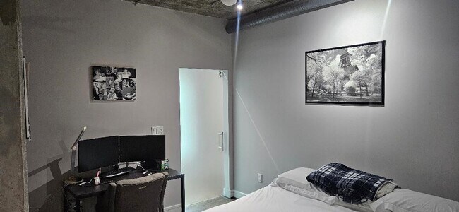 Photo - 2000 Bagby St Unidad 3441
